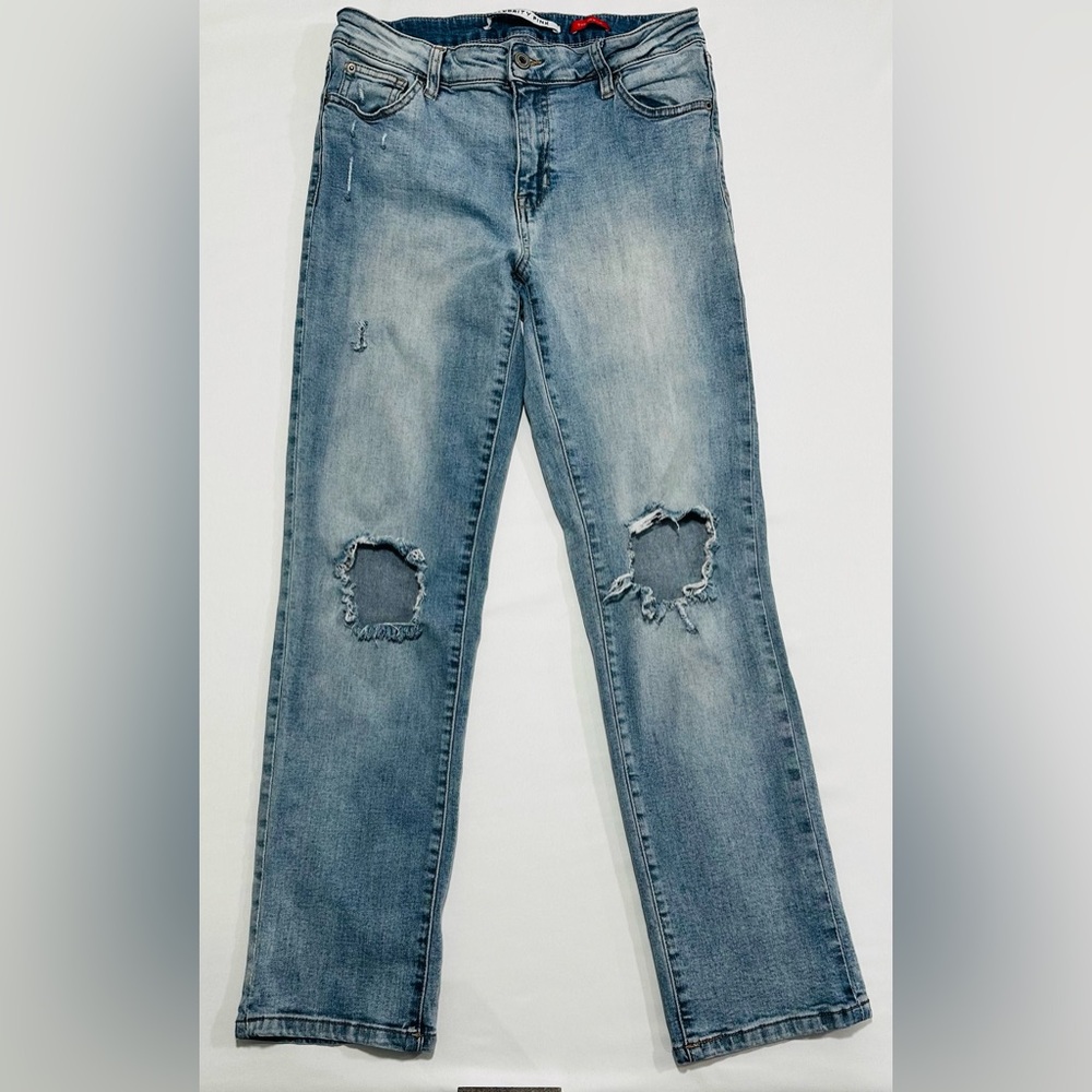 Celebrity Pink The Bestie Distressed Jeans   
Size: 9/29